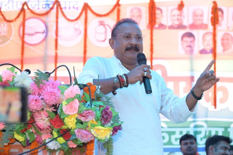 अशोक चौधरी ने कहा- लोकतंत्र में नेता की विचारधारा, लोक-कल्याण का संकल्प और उन्नति के प्रति अटूट प्रतिबद्धता सर्वोपरि होती है।