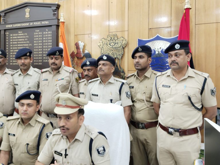 पटना में RDX गिरोह वारदात की साजिश रचते गिरफ्तार, भारी मात्रा में हथियार बरामद