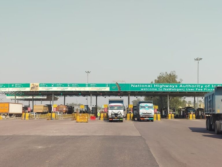 टोल प्लाजा पर नया डिजिटल नियम लागू, कागज अपडेट नहीं तो तुरंत कटेगा ई-चालान